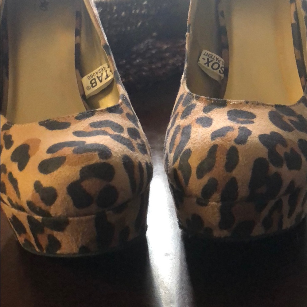 👠 Mossimo Suede Heels👠 - Picture 6 of 8